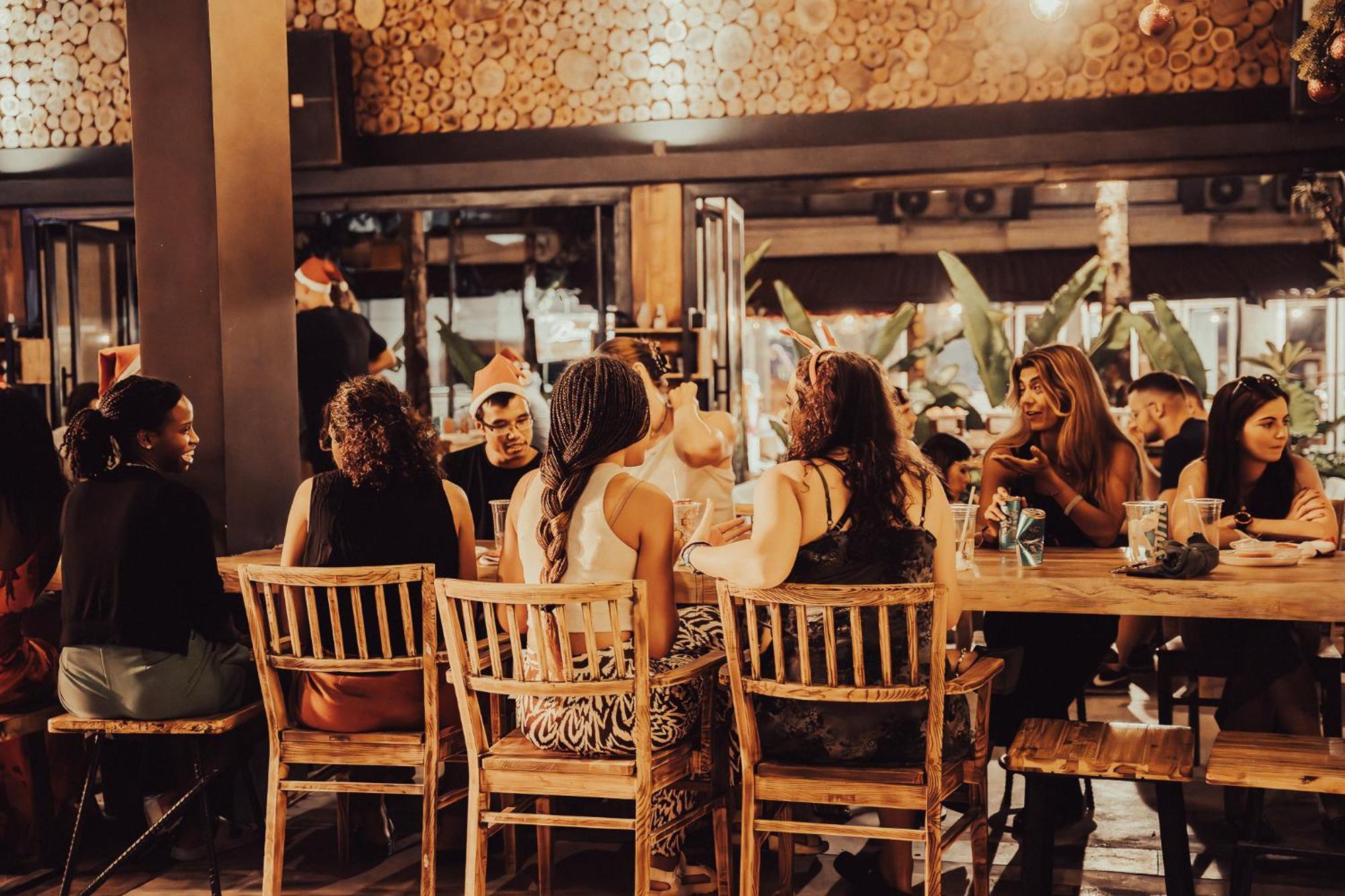 9Station Hostel & Bar Дуонг-Донг Экстерьер фото